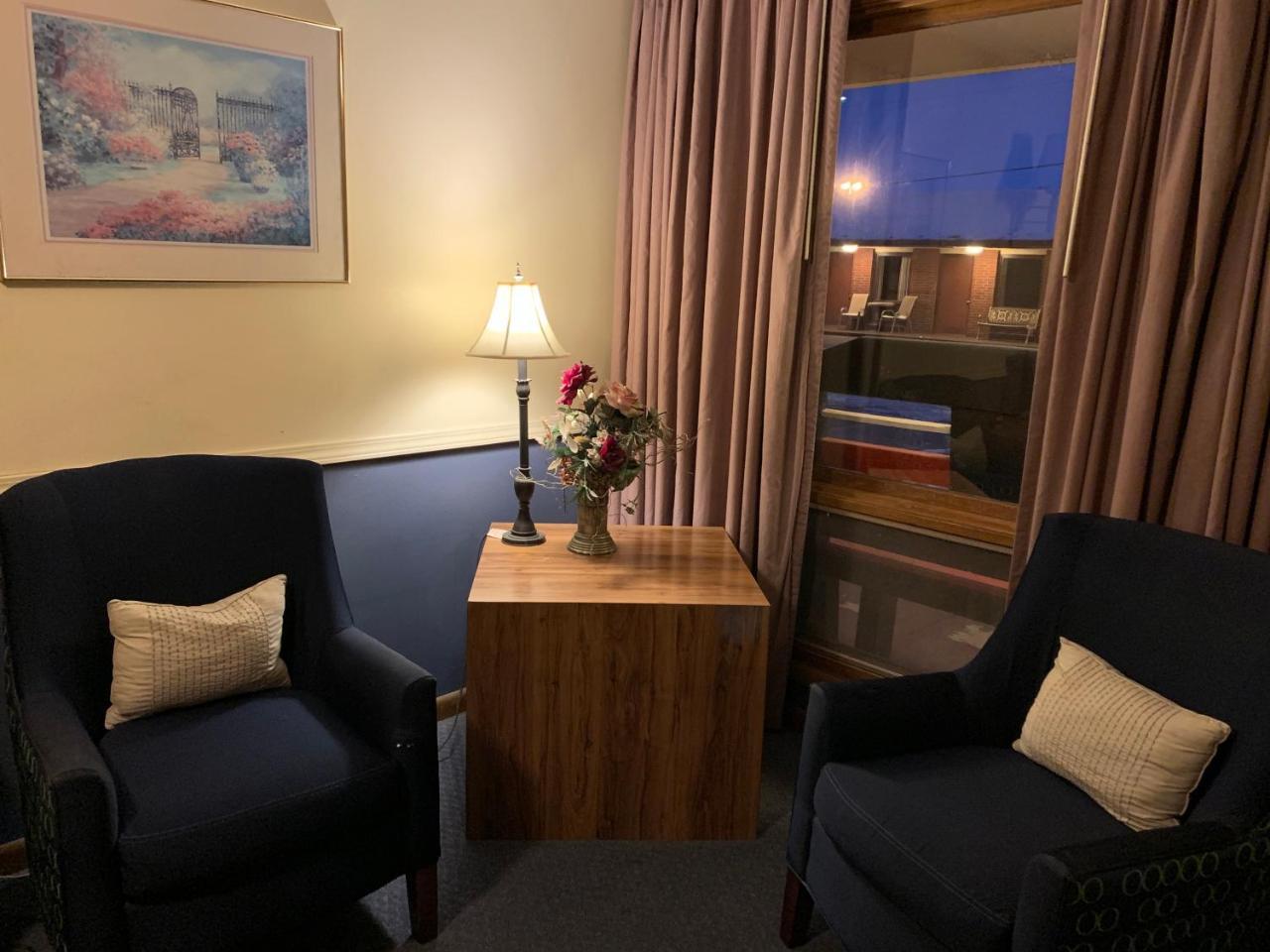 Blue Spruce Motel นอร์ทแพลตต์ ภายนอก รูปภาพ