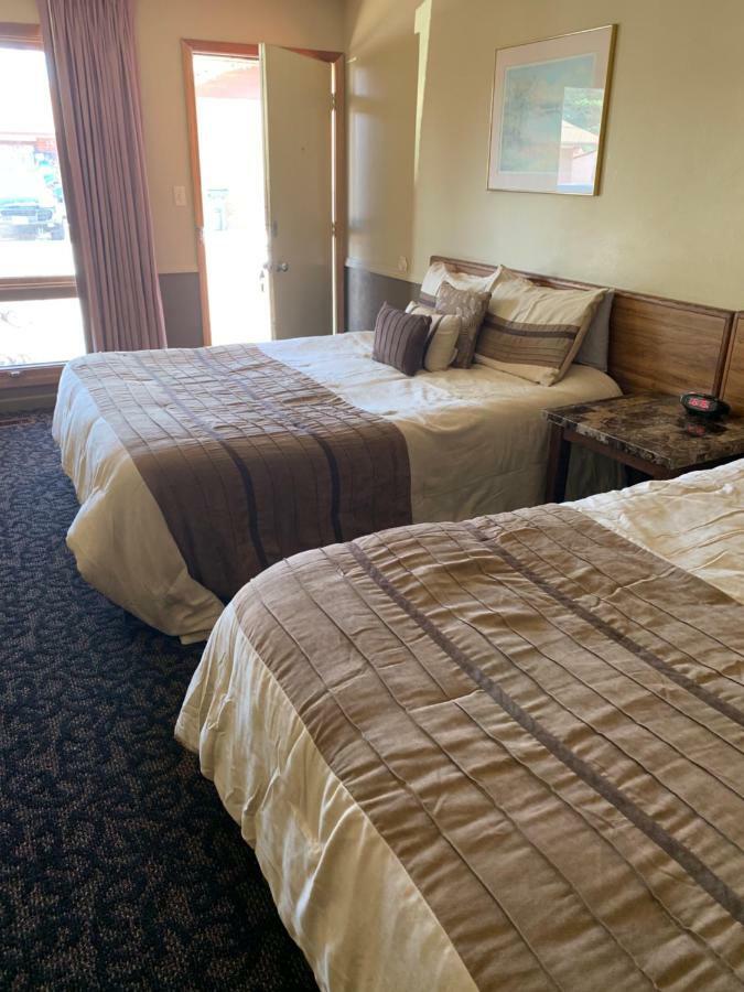 Blue Spruce Motel นอร์ทแพลตต์ ภายนอก รูปภาพ